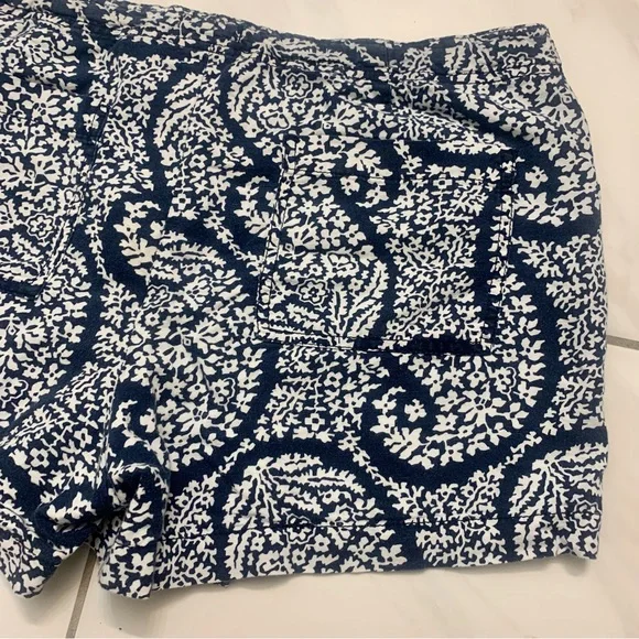 • [GAP] Blue & White Floral Shorts • - Picture 7 of 10